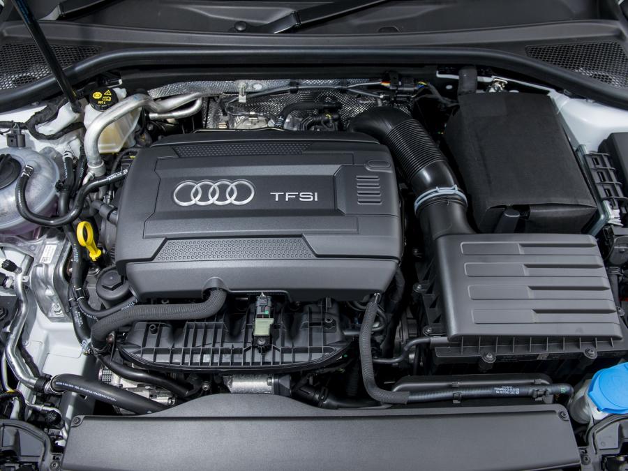 Моторный отсек Audi A3 Cabriolet 1.8 TFSI (8V) 2014 года  (UK) (фото 3 из 18)
